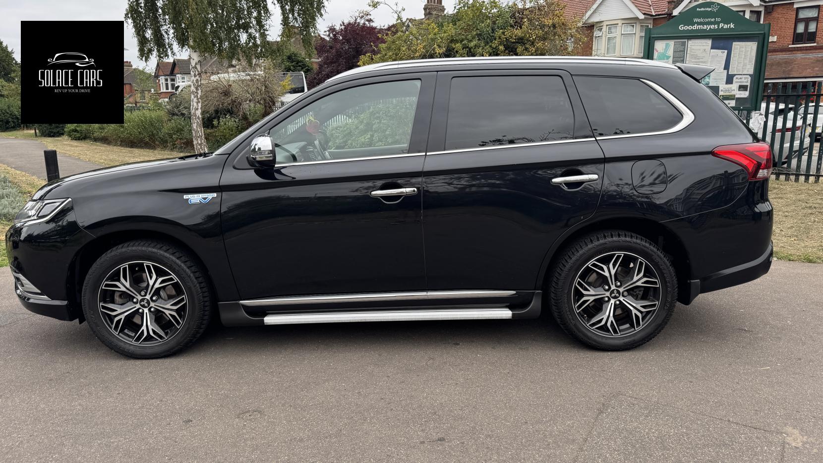 Mitsubishi Outlander 2.4h TwinMotor 13.8kWh 4h SUV 5dr Petrol Plug-in Hybrid CVT 4WD Euro 6 (s/s) (209 ps)