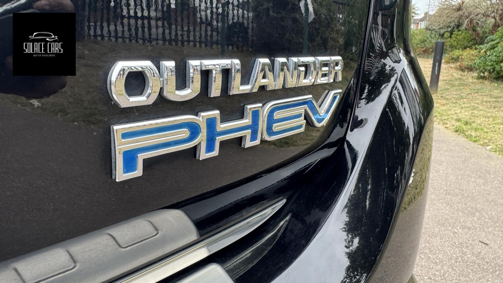 Mitsubishi Outlander 2.4h TwinMotor 13.8kWh 4h SUV 5dr Petrol Plug-in Hybrid CVT 4WD Euro 6 (s/s) (209 ps)