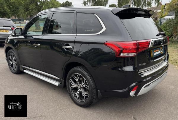 Mitsubishi Outlander 2.4h TwinMotor 13.8kWh 4h SUV 5dr Petrol Plug-in Hybrid CVT 4WD Euro 6 (s/s) (209 ps)