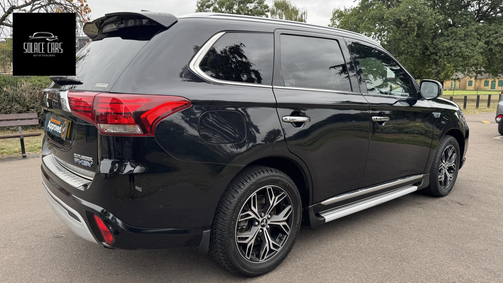 Mitsubishi Outlander 2.4h TwinMotor 13.8kWh 4h SUV 5dr Petrol Plug-in Hybrid CVT 4WD Euro 6 (s/s) (209 ps)