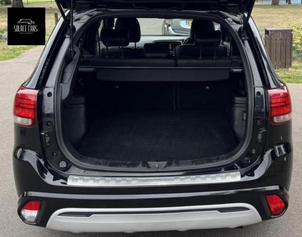Mitsubishi Outlander 2.4h TwinMotor 13.8kWh 4h SUV 5dr Petrol Plug-in Hybrid CVT 4WD Euro 6 (s/s) (209 ps)