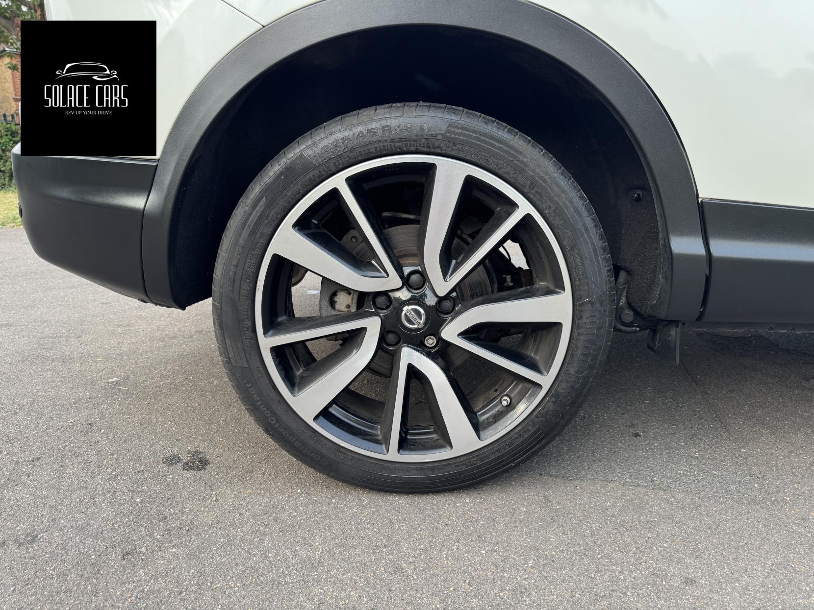 Nissan Qashqai 1.2 DIG-T Tekna SUV 5dr Petrol XTRON 2WD Euro 5 (s/s) (115 ps)