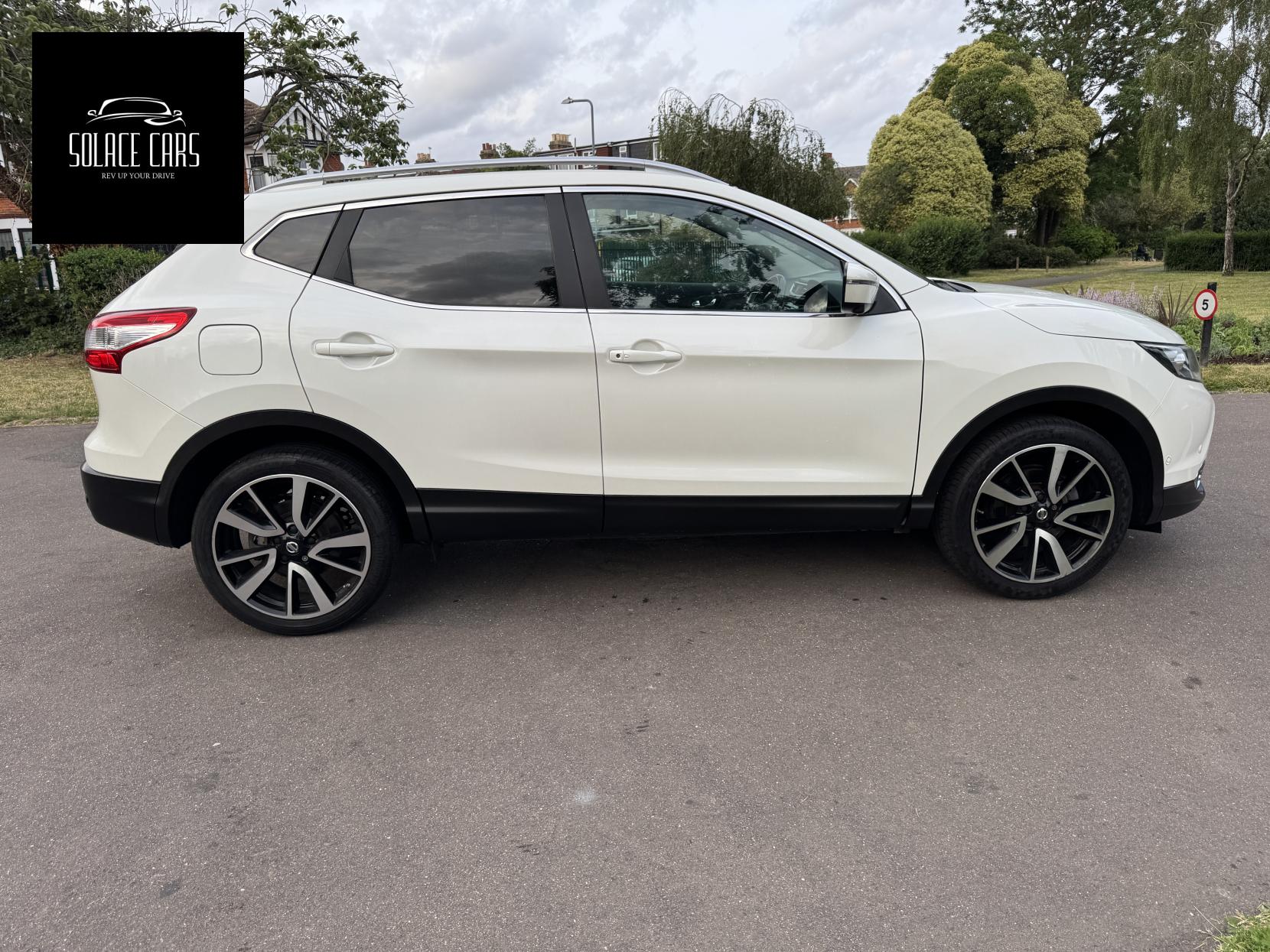 Nissan Qashqai 1.2 DIG-T Tekna SUV 5dr Petrol XTRON 2WD Euro 5 (s/s) (115 ps)