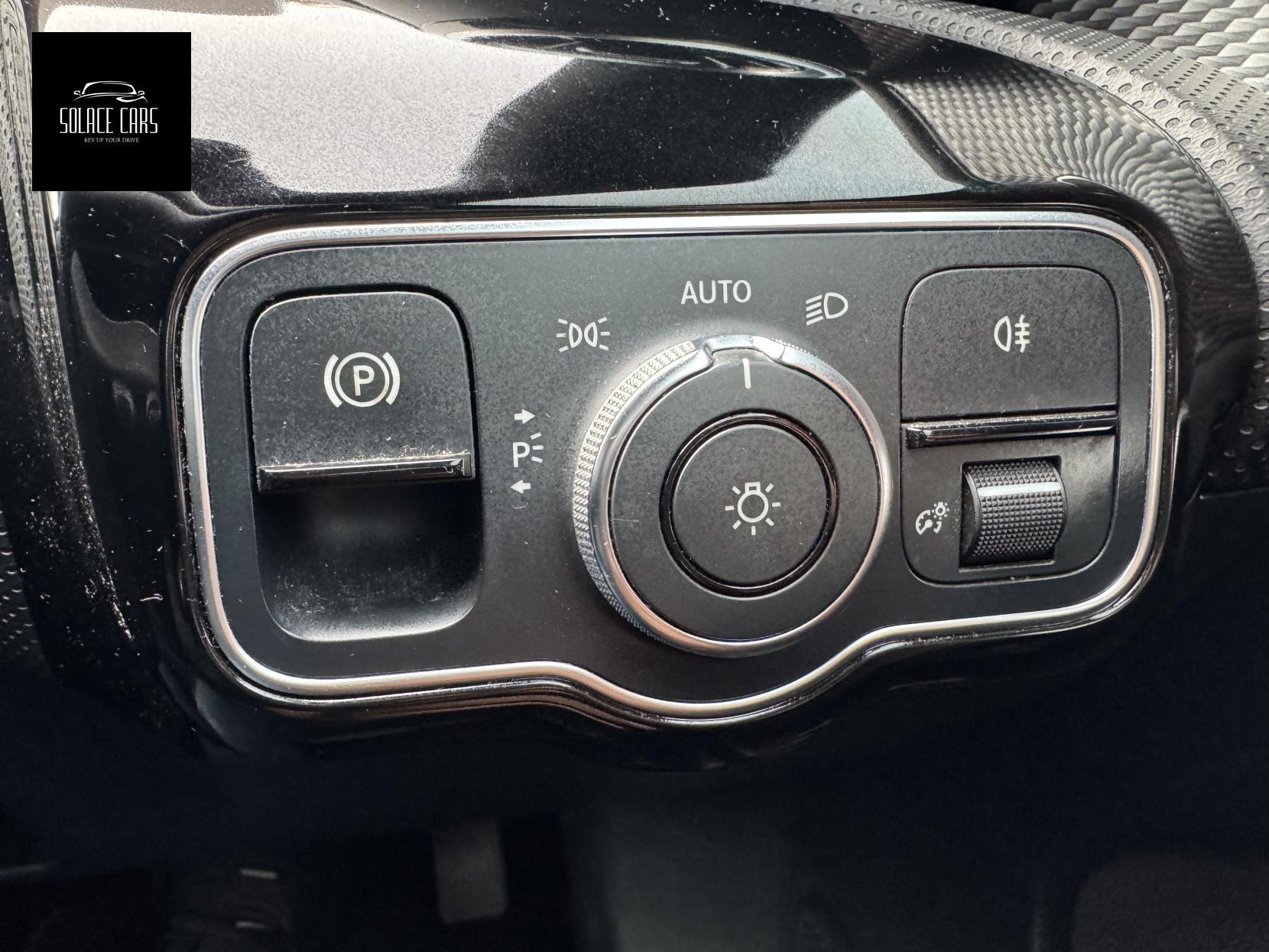 Mercedes-Benz A Class 1.5 A180d Sport (Executive) Hatchback 5dr Diesel 7G-DCT Euro 6 (s/s) (116 ps)