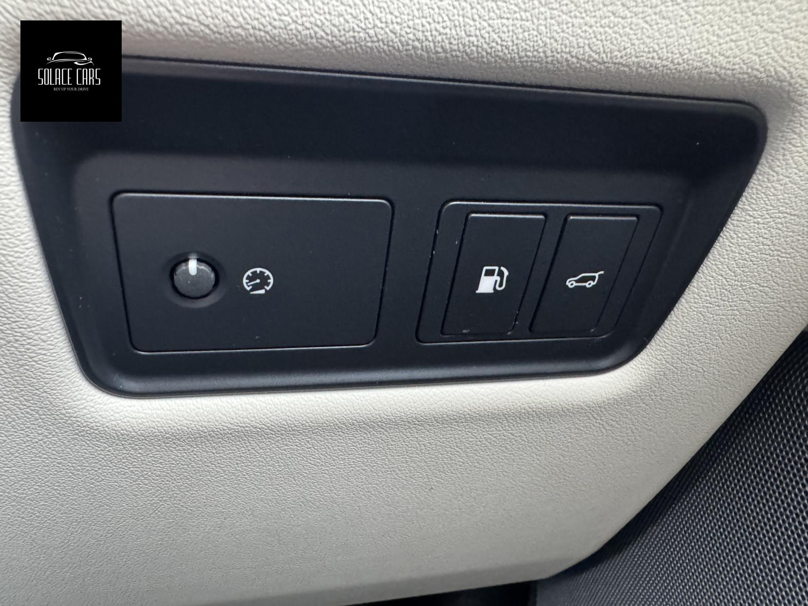 Land Rover Range Rover 2.0 P400e 12.4kWh GPF Vogue SUV 5dr Petrol Plug-in Hybrid Auto 4WD Euro 6 (s/s) (404 ps)