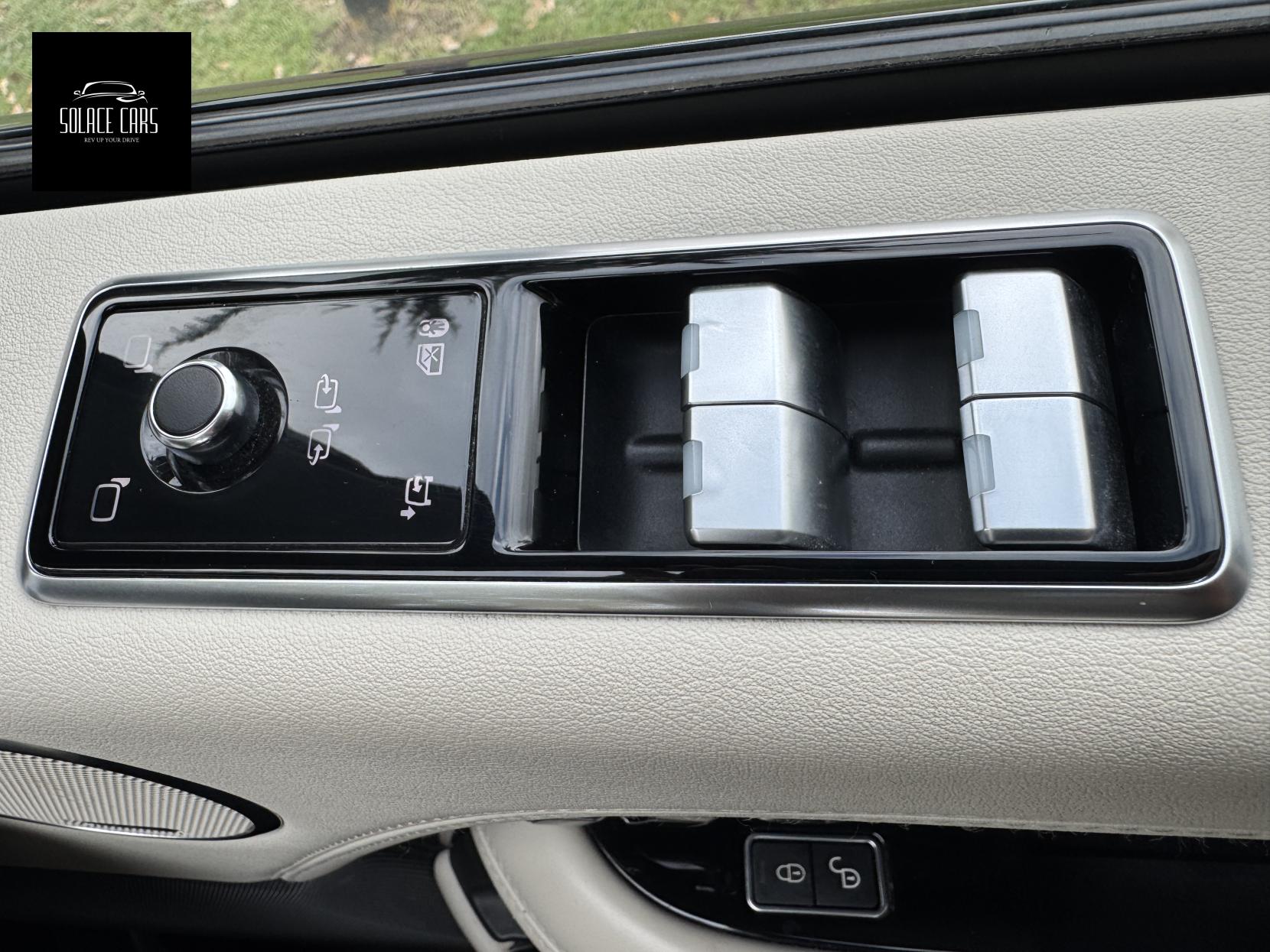Land Rover Range Rover 2.0 P400e 12.4kWh GPF Vogue SUV 5dr Petrol Plug-in Hybrid Auto 4WD Euro 6 (s/s) (404 ps)