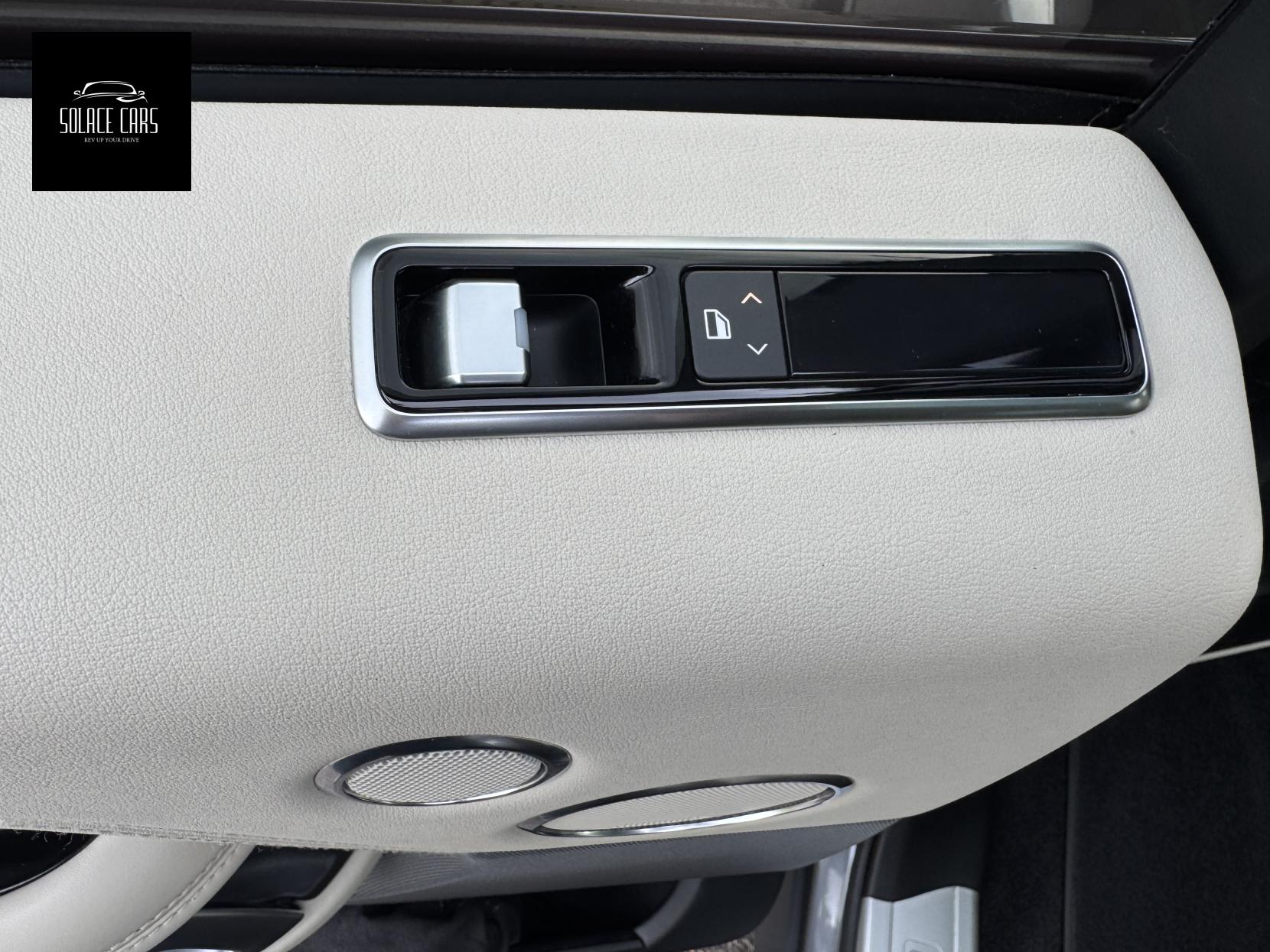Land Rover Range Rover 2.0 P400e 12.4kWh GPF Vogue SUV 5dr Petrol Plug-in Hybrid Auto 4WD Euro 6 (s/s) (404 ps)
