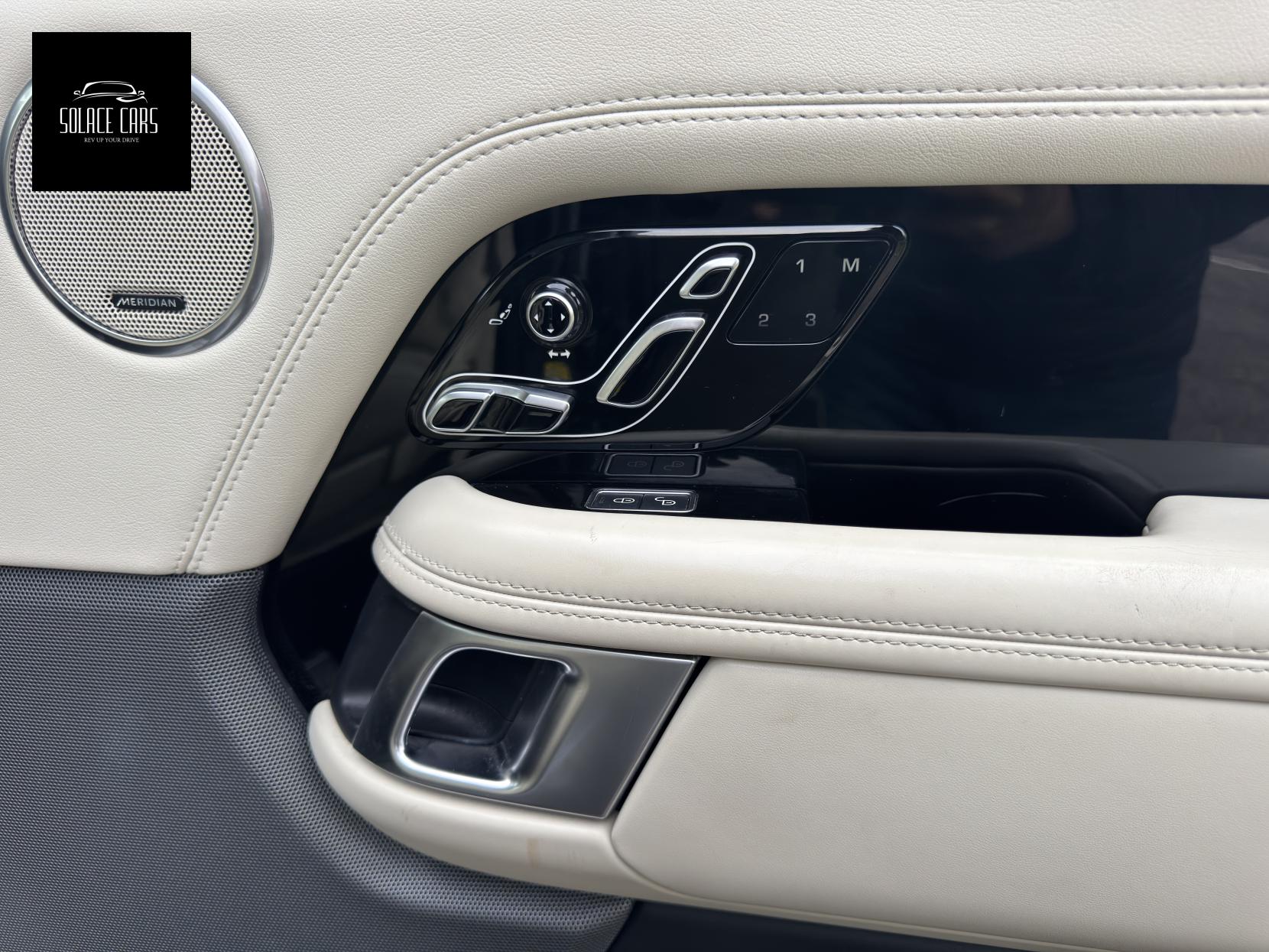 Land Rover Range Rover 2.0 P400e 12.4kWh GPF Vogue SUV 5dr Petrol Plug-in Hybrid Auto 4WD Euro 6 (s/s) (404 ps)