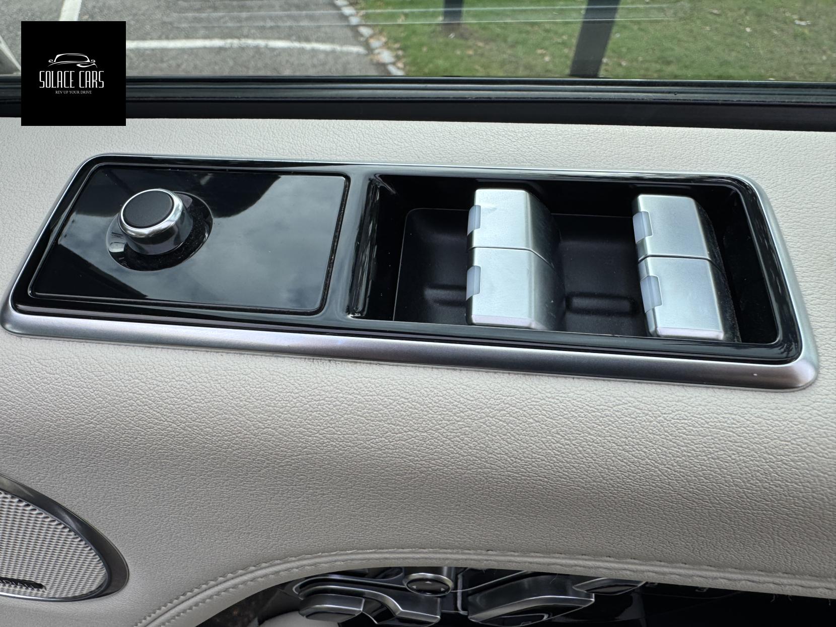 Land Rover Range Rover 2.0 P400e 12.4kWh GPF Vogue SUV 5dr Petrol Plug-in Hybrid Auto 4WD Euro 6 (s/s) (404 ps)