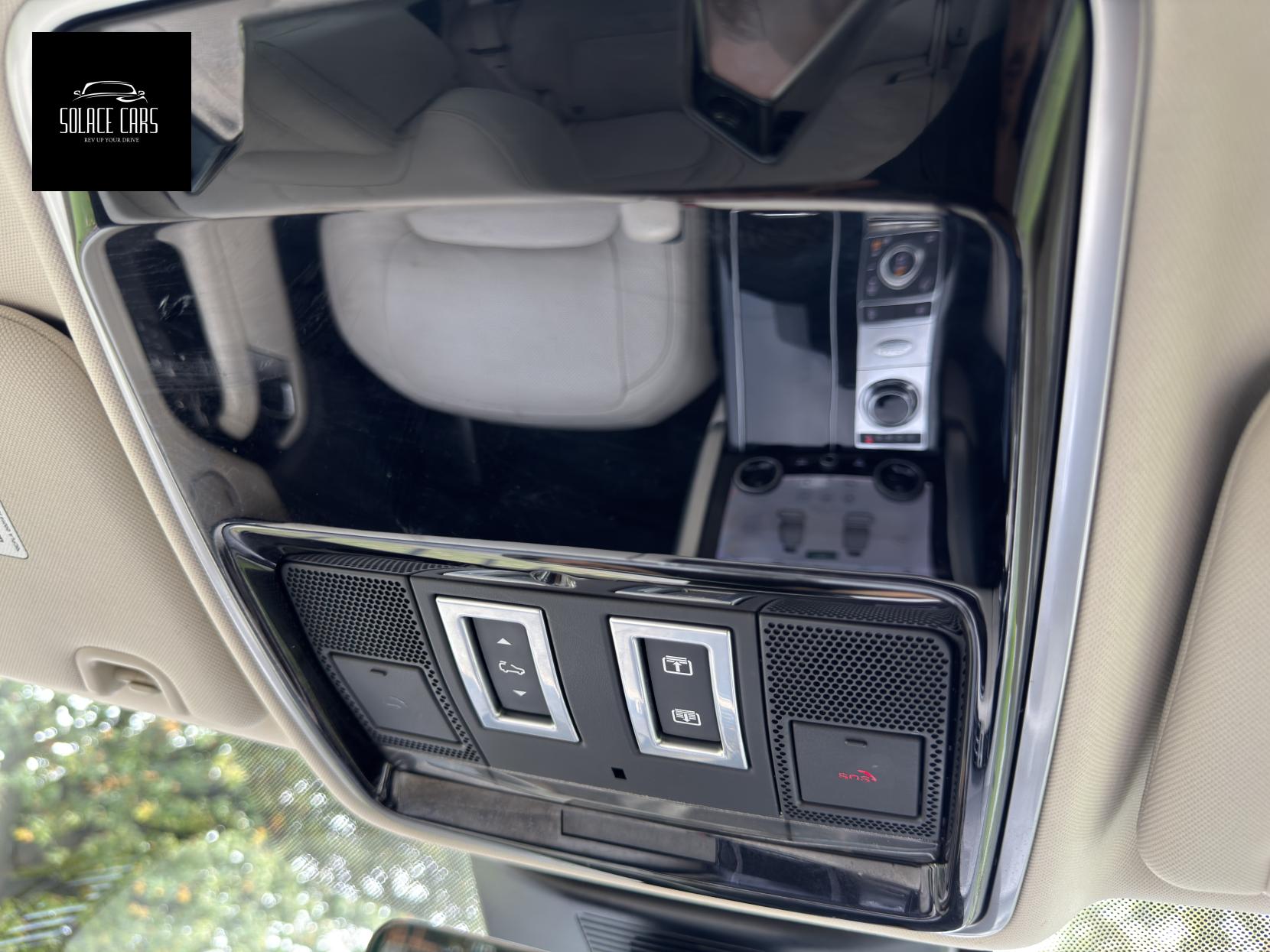 Land Rover Range Rover 2.0 P400e 12.4kWh GPF Vogue SUV 5dr Petrol Plug-in Hybrid Auto 4WD Euro 6 (s/s) (404 ps)