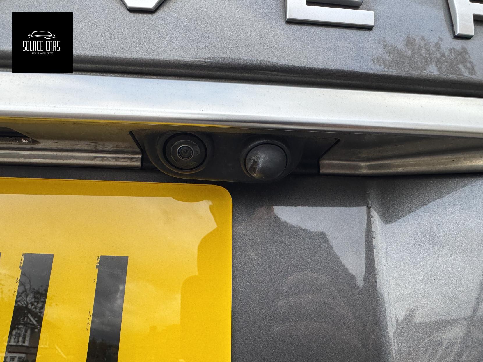 Land Rover Range Rover 2.0 P400e 12.4kWh GPF Vogue SUV 5dr Petrol Plug-in Hybrid Auto 4WD Euro 6 (s/s) (404 ps)