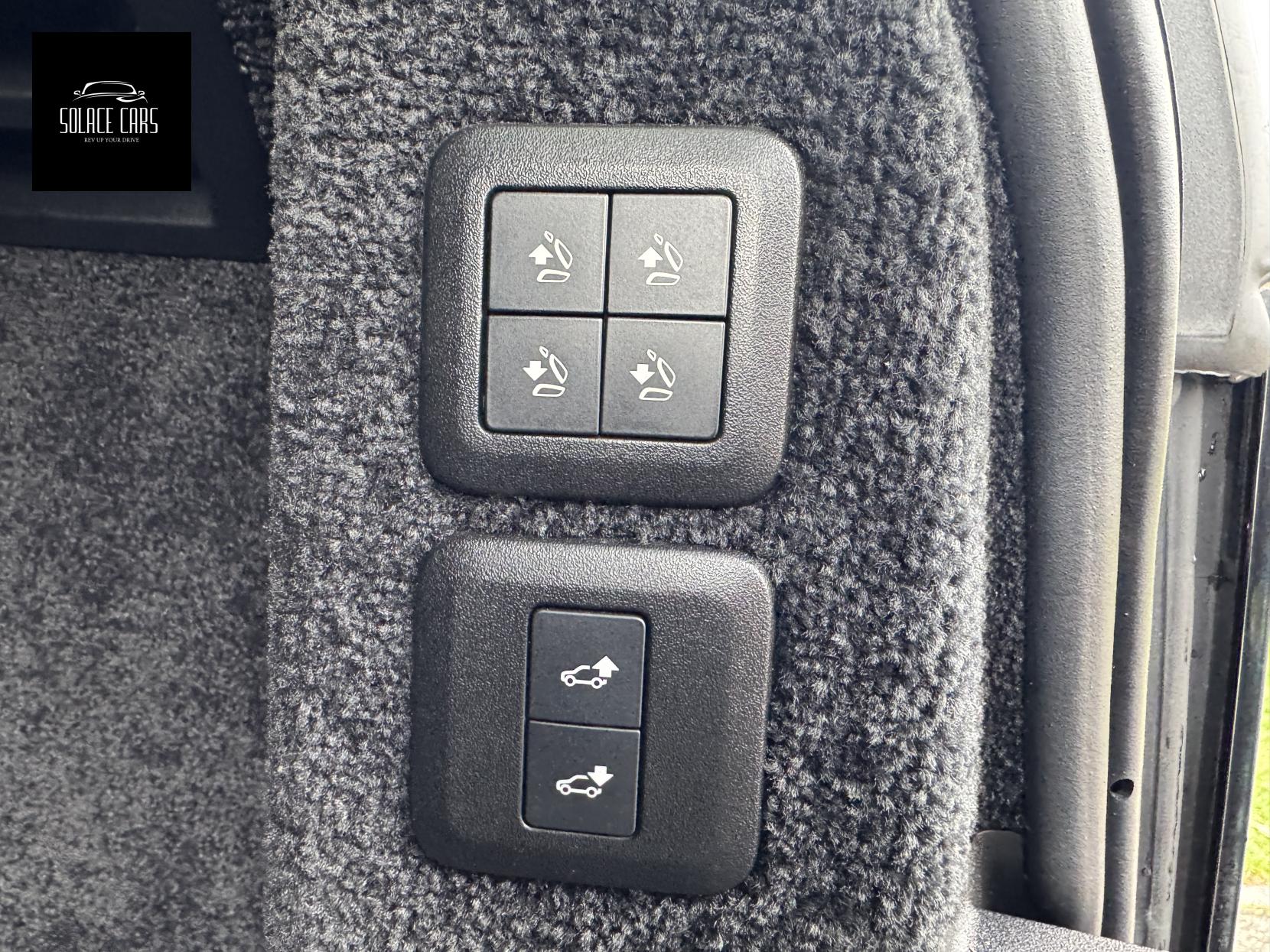 Land Rover Range Rover 2.0 P400e 12.4kWh GPF Vogue SUV 5dr Petrol Plug-in Hybrid Auto 4WD Euro 6 (s/s) (404 ps)