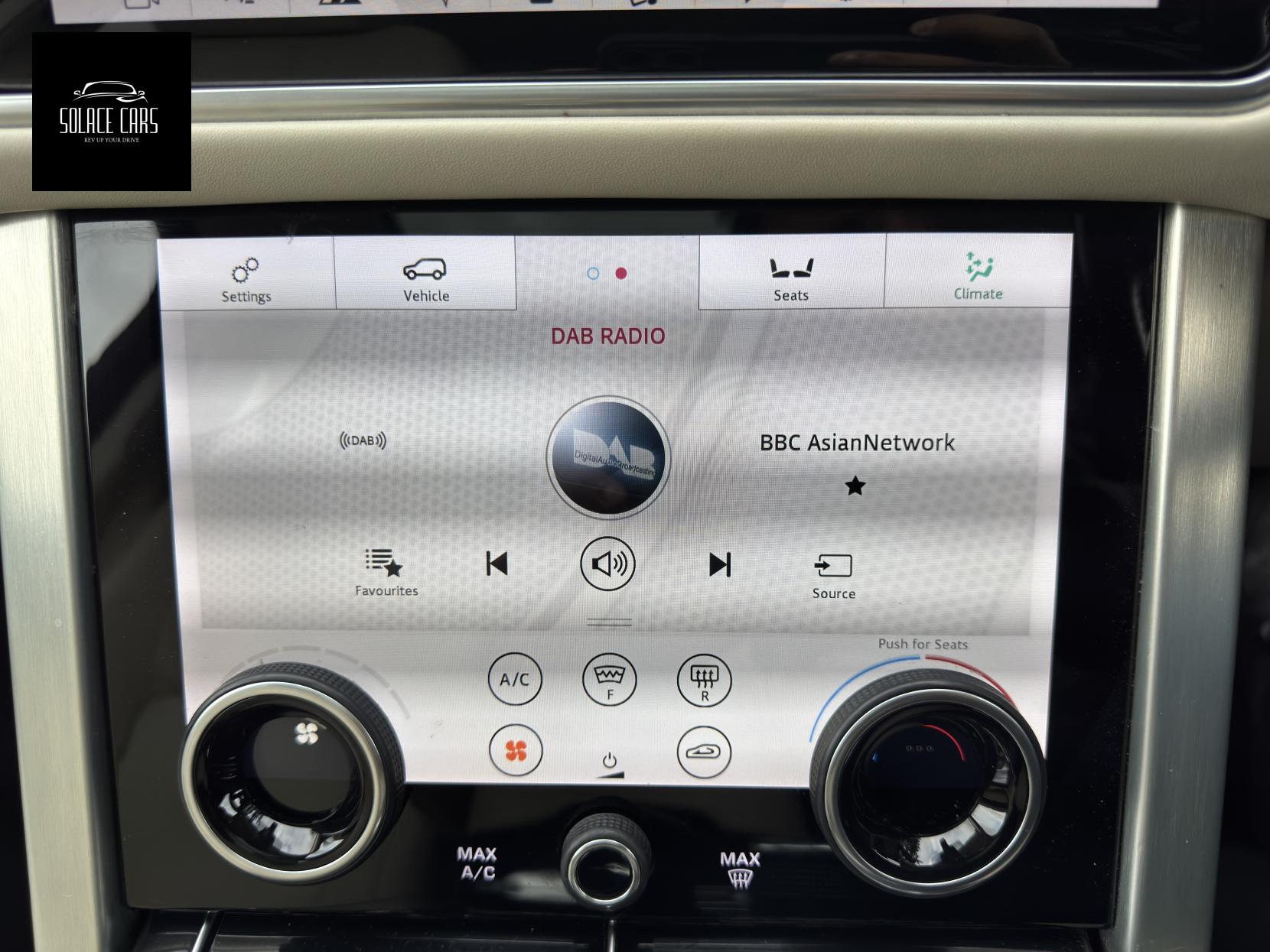 Land Rover Range Rover 2.0 P400e 12.4kWh GPF Vogue SUV 5dr Petrol Plug-in Hybrid Auto 4WD Euro 6 (s/s) (404 ps)