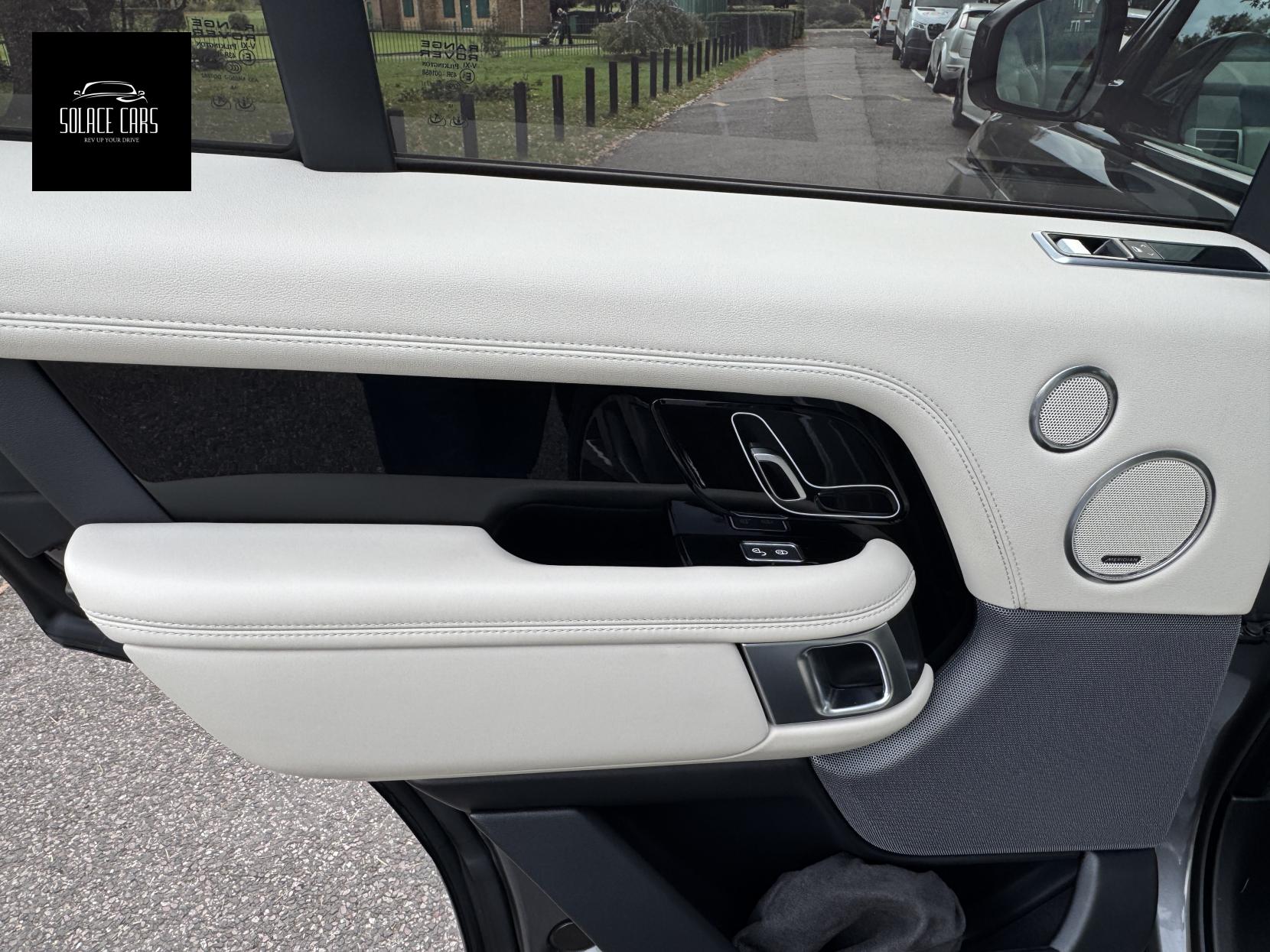 Land Rover Range Rover 2.0 P400e 12.4kWh GPF Vogue SUV 5dr Petrol Plug-in Hybrid Auto 4WD Euro 6 (s/s) (404 ps)